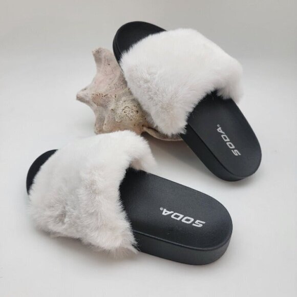 Women's Cream/Black Faux Fur Slipper Fuzzy Fluffy Slip On Slide Sandal Size 11 - Picture 3 of 5